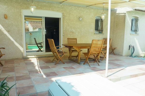 Foto van Chique zwembadretraite in Narbonne - Vakantiehuis in Narbonne - TerraceBalcony