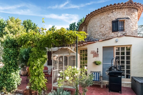 Foto van Vakantiehuis in Lorgues met zwembad en terras - Vakantiehuis in Lorgues - ExteriorSummer