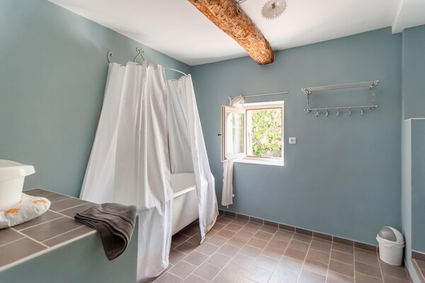 Foto van Villa in Saignon met Zwembad en Uitzicht - Vakantiehuis in Saignon - BedRoom