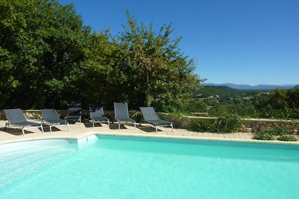 Foto van Villa met privézwembad en panoramisch uitzicht - Vakantiehuis in Saint Paul trois Chateaux - PoolOfHouse