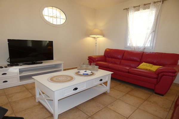 Foto van Villa met privézwembad en panoramisch uitzicht - Vakantiehuis in Saint Paul trois Chateaux - LivingRoom