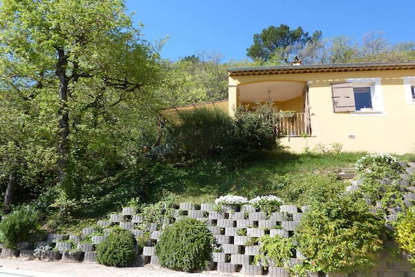 Foto van Villa met privézwembad en panoramisch uitzicht - Vakantiehuis in Saint Paul trois Chateaux - GardenSummer