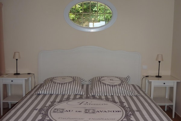Foto van Villa met privézwembad en panoramisch uitzicht - Vakantiehuis in Saint Paul trois Chateaux - BedRoom
