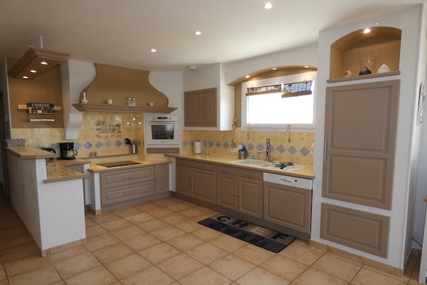 Foto van Villa met privézwembad en panoramisch uitzicht - Vakantiehuis in Saint Paul trois Chateaux - Kitchen