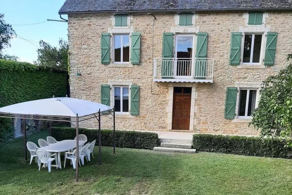 Foto van Ruim familiehuis met uitzicht op het platteland - Vakantiehuis in Salviac - ExteriorSummer