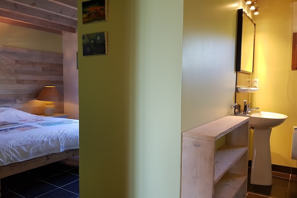 Foto van Villa Retreat met zwembad en huisdieren - Vakantiehuis in Vélieux - BathRoom