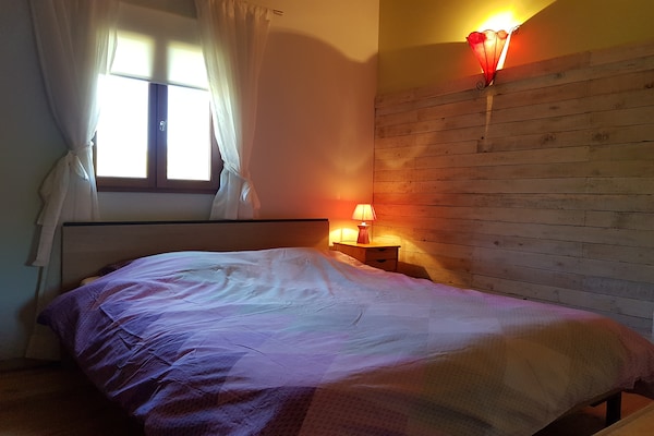 Foto van Villa Retreat met zwembad en huisdieren - Vakantiehuis in Vélieux - BedRoom