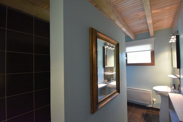 Foto van Villa Retreat met zwembad en huisdieren - Vakantiehuis in Vélieux - BathRoom