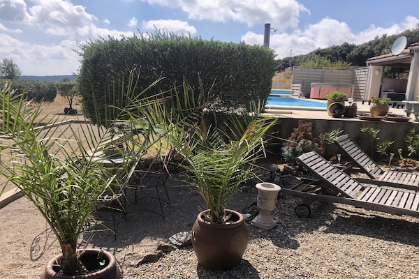 Foto van Villa Retreat met zwembad en huisdieren - Vakantiehuis in Vélieux - GardenSummer