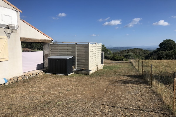 Foto van Villa Retreat met zwembad en huisdieren - Vakantiehuis in Vélieux - GardenSummer