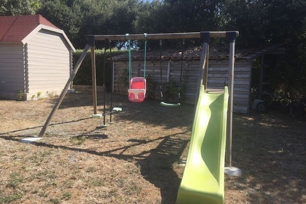 Foto van Villa Retreat met zwembad en huisdieren - Vakantiehuis in Vélieux - GardenSummer