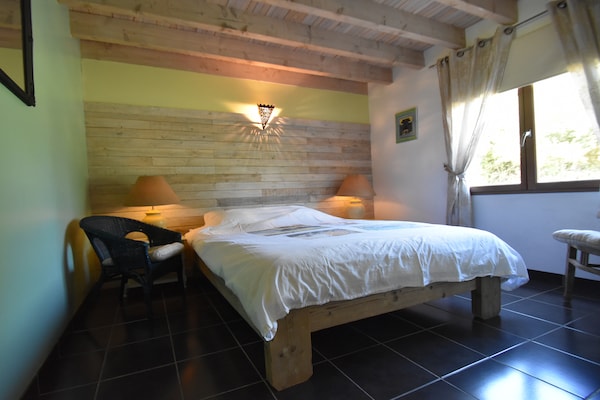 Foto van Villa Retreat met zwembad en huisdieren - Vakantiehuis in Vélieux - BedRoom