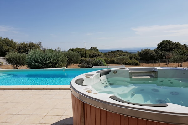 Foto van Villa Retreat met zwembad en huisdieren - Vakantiehuis in Vélieux - Wellness