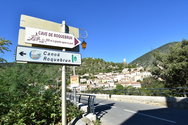 Foto van villa met privézwembad en omheinde - Vakantiehuis in Roquebrun - AreaSummer1KM