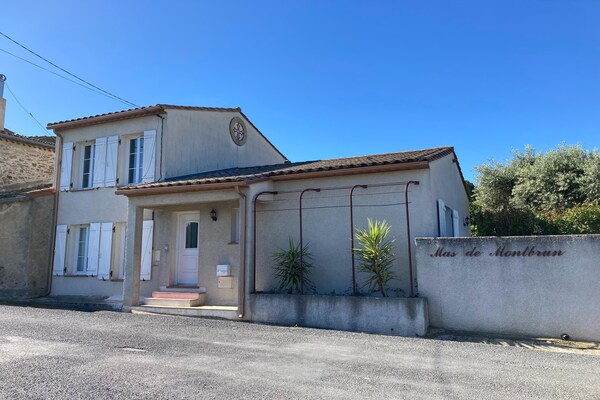 Foto van Montbrun Wijngaard Ontsnapping - Vakantiehuis in Montbrun-des-Corbières - ExteriorSummer