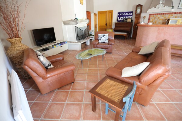 Foto van Prachtig vakantiehuis in Vagnas met privézwembad - Vakantiehuis in Vagnas - LivingRoom
