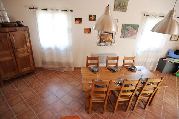 Foto van Prachtig vakantiehuis in Vagnas met privézwembad - Vakantiehuis in Vagnas - DiningRoom