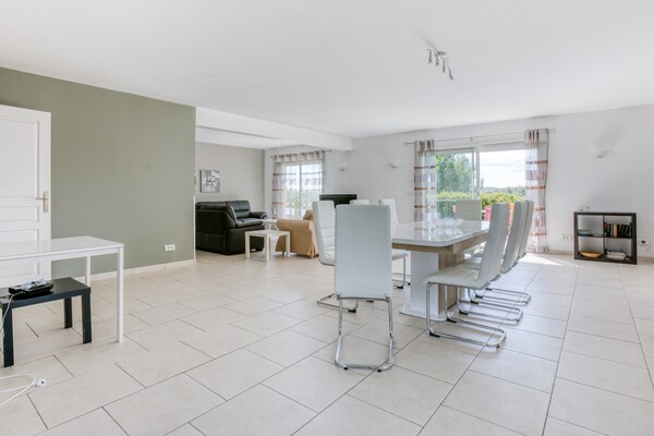 Foto van Ruime villa met zwembad in Le Canet - Vakantiehuis in Soleil d'Oc (Pouzols Minervois) - DiningRoom