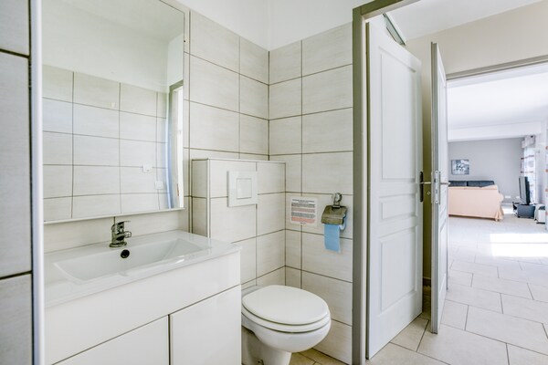 Foto van Ruime villa met zwembad in Le Canet - Vakantiehuis in Soleil d'Oc (Pouzols Minervois) - BathRoom