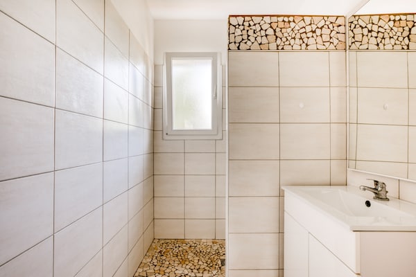 Foto van Ruime villa met zwembad in Le Canet - Vakantiehuis in Soleil d'Oc (Pouzols Minervois) - BathRoom
