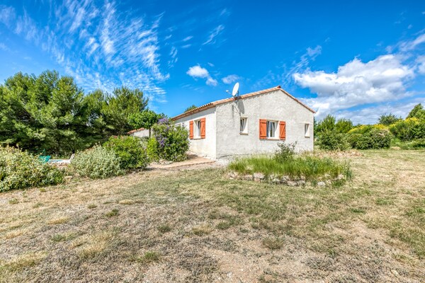 Foto van Ruime villa met zwembad in Le Canet - Vakantiehuis in Soleil d'Oc (Pouzols Minervois) - ExteriorSummer