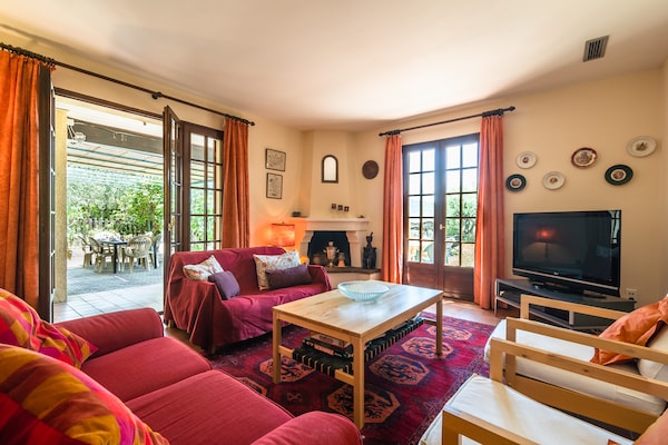 Foto van Villa in Beaufort met Zwembad & Uitzicht - Vakantiehuis in Beaufort - LivingRoom