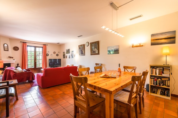 Foto van Villa in Beaufort met Zwembad & Uitzicht - Vakantiehuis in Beaufort - LivingRoom