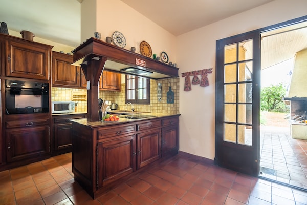Foto van Villa in Beaufort met Zwembad & Uitzicht - Vakantiehuis in Beaufort - Kitchen