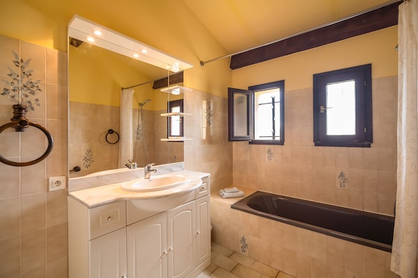 Foto van Villa in Beaufort met Zwembad & Uitzicht - Vakantiehuis in Beaufort - BathRoom
