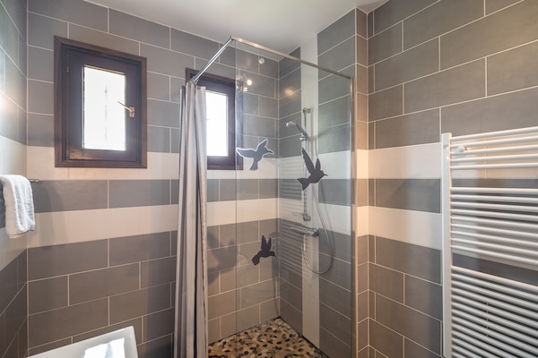 Foto van Villa in Beaufort met Zwembad & Uitzicht - Vakantiehuis in Beaufort - BathRoom