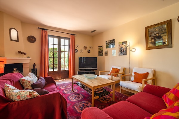 Foto van Villa in Beaufort met Zwembad & Uitzicht - Vakantiehuis in Beaufort - LivingRoom