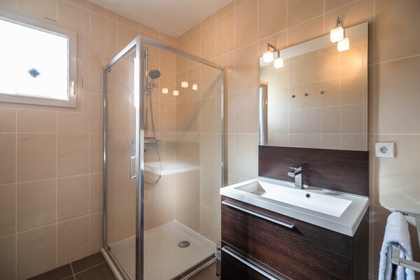 Foto van Stijlvolle villa met terras - Vakantiehuis in Pouzols Minervois (Soleil d'Oc) - BathRoom