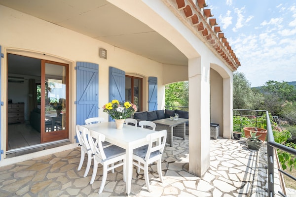 Foto van Moderne villa met verwarmd zwembad - Vakantiehuis in Beaufort - TerraceBalcony