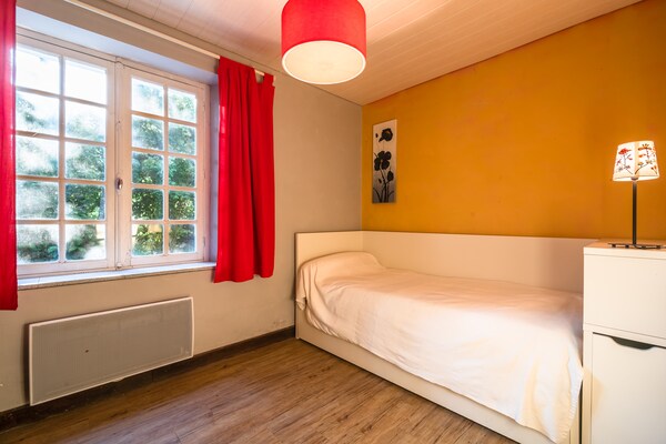 Foto van Stenen Huis St Denis met Zwembad & Uitzicht - Vakantiehuis in Saint Denis - BedRoom