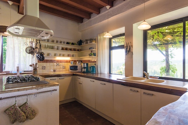 Foto van Prachtig vakantiehuis met zwembad in Thenon - Vakantiehuis in Thénon - Kitchen