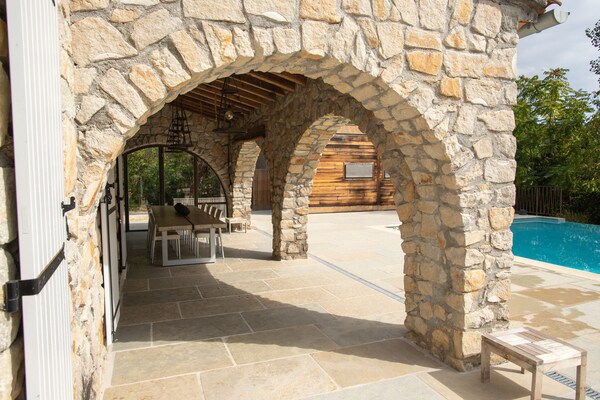 Foto van Villa nabij Les Vans met privézwembad - Vakantiehuis in Les Salelles - TerraceBalcony