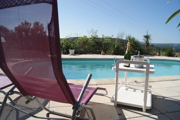 Foto van Villa in Provence met Zwembad en Uitzicht - Vakantiehuis in Saint-Antonin-du-Var - PoolOfHouse