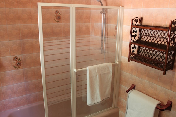 Foto van Villa in Provence met Zwembad en Uitzicht - Vakantiehuis in Saint-Antonin-du-Var - BathRoom