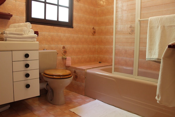 Foto van Villa in Provence met Zwembad en Uitzicht - Vakantiehuis in Saint-Antonin-du-Var - BathRoom