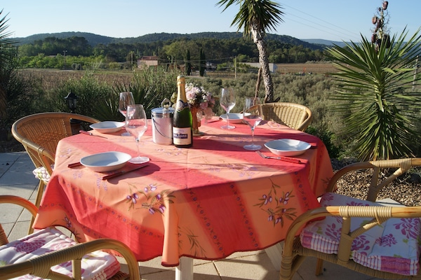 Foto van Villa in Provence met Zwembad en Uitzicht - Vakantiehuis in Saint-Antonin-du-Var - TerraceBalcony
