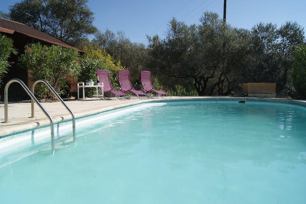 Foto van Villa in Provence met Zwembad en Uitzicht - Vakantiehuis in Saint-Antonin-du-Var - PoolOfHouse
