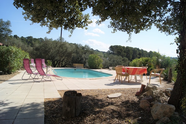Foto van Villa in Provence met Zwembad en Uitzicht - Vakantiehuis in Saint-Antonin-du-Var - PoolOfHouse