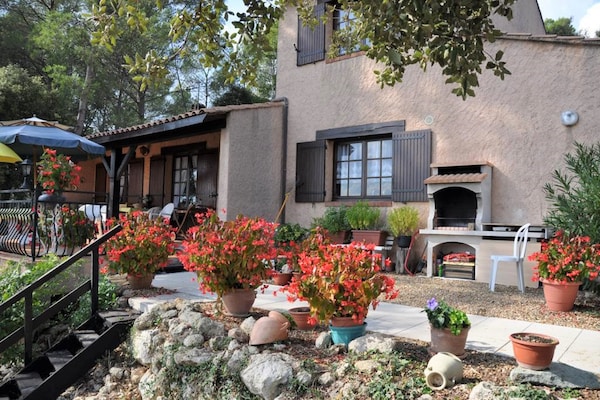 Foto van Villa in Provence met Zwembad en Uitzicht - Vakantiehuis in Saint-Antonin-du-Var - ExteriorSummer