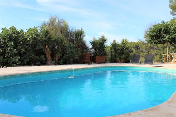 Foto van Villa in Provence met Zwembad en Uitzicht - Vakantiehuis in Saint-Antonin-du-Var - PoolOfHouse