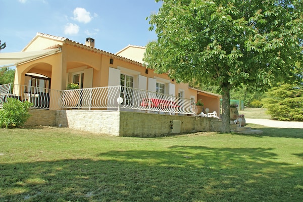 Foto van Villa in Reillanne met Zwembad - Vakantiehuis in Reillanne - ExteriorSummer
