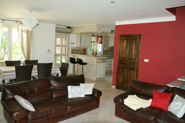 Foto van Villa in Reillanne met Zwembad - Vakantiehuis in Reillanne - LivingRoom