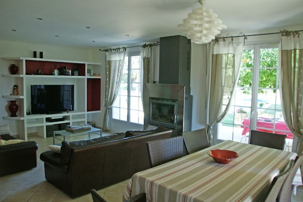 Foto van Villa in Reillanne met Zwembad - Vakantiehuis in Reillanne - DiningRoom