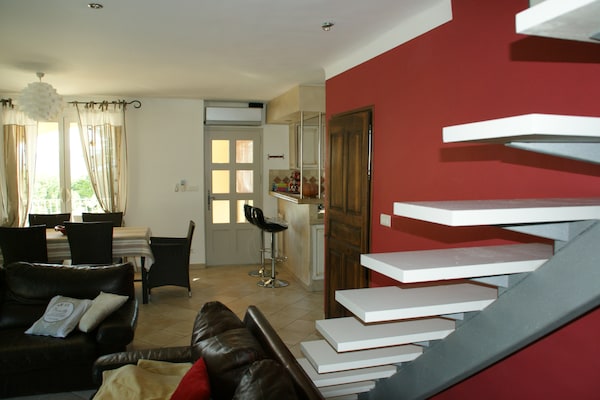 Foto van Villa in Reillanne met Zwembad - Vakantiehuis in Reillanne - LivingRoom