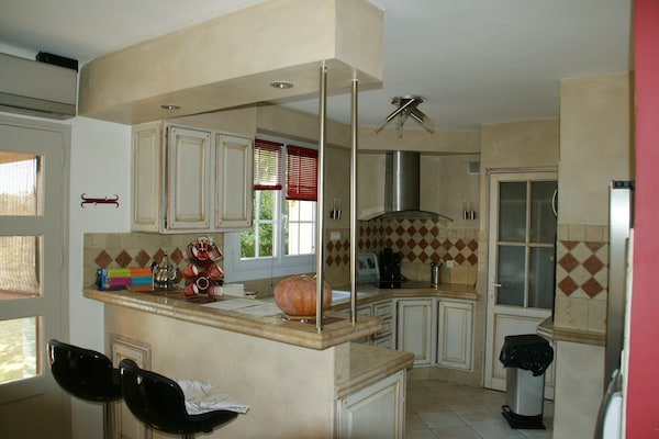 Foto van Villa in Reillanne met Zwembad - Vakantiehuis in Reillanne - Kitchen