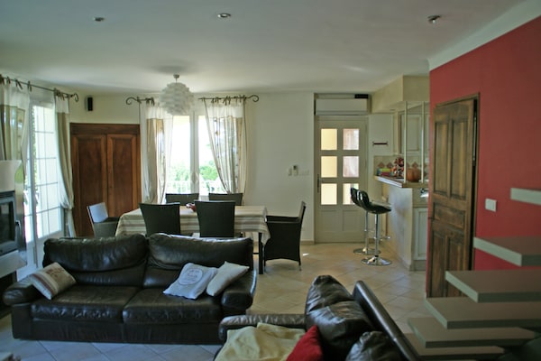 Foto van Villa in Reillanne met Zwembad - Vakantiehuis in Reillanne - LivingRoom